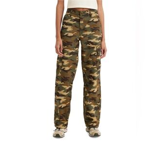 Levi's Women's Camo Cargo Pants - Green/Brown Size 26